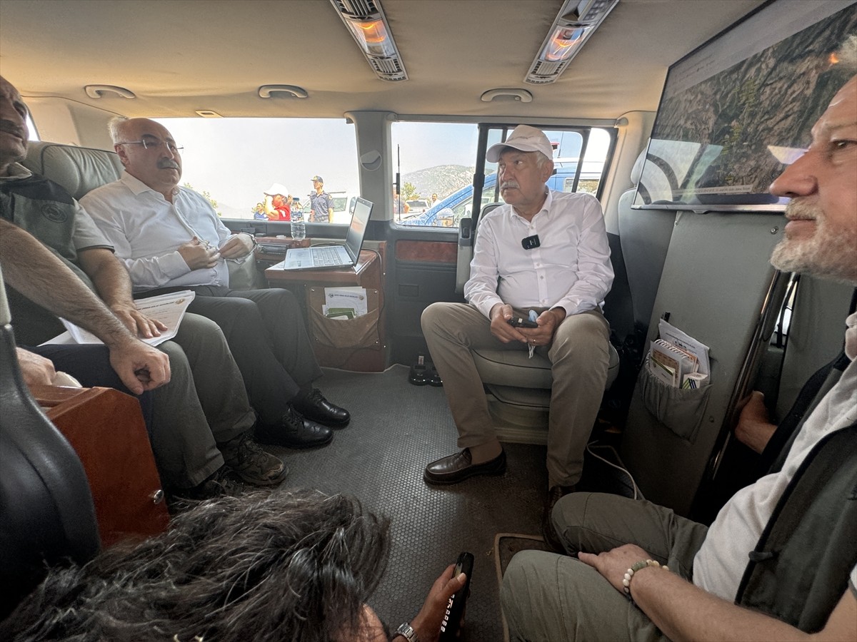 Adana'nın Kozan ilçesinde çıkan orman yangınına karadan ve havadan müdahale ediliyor. Adana Valisi...