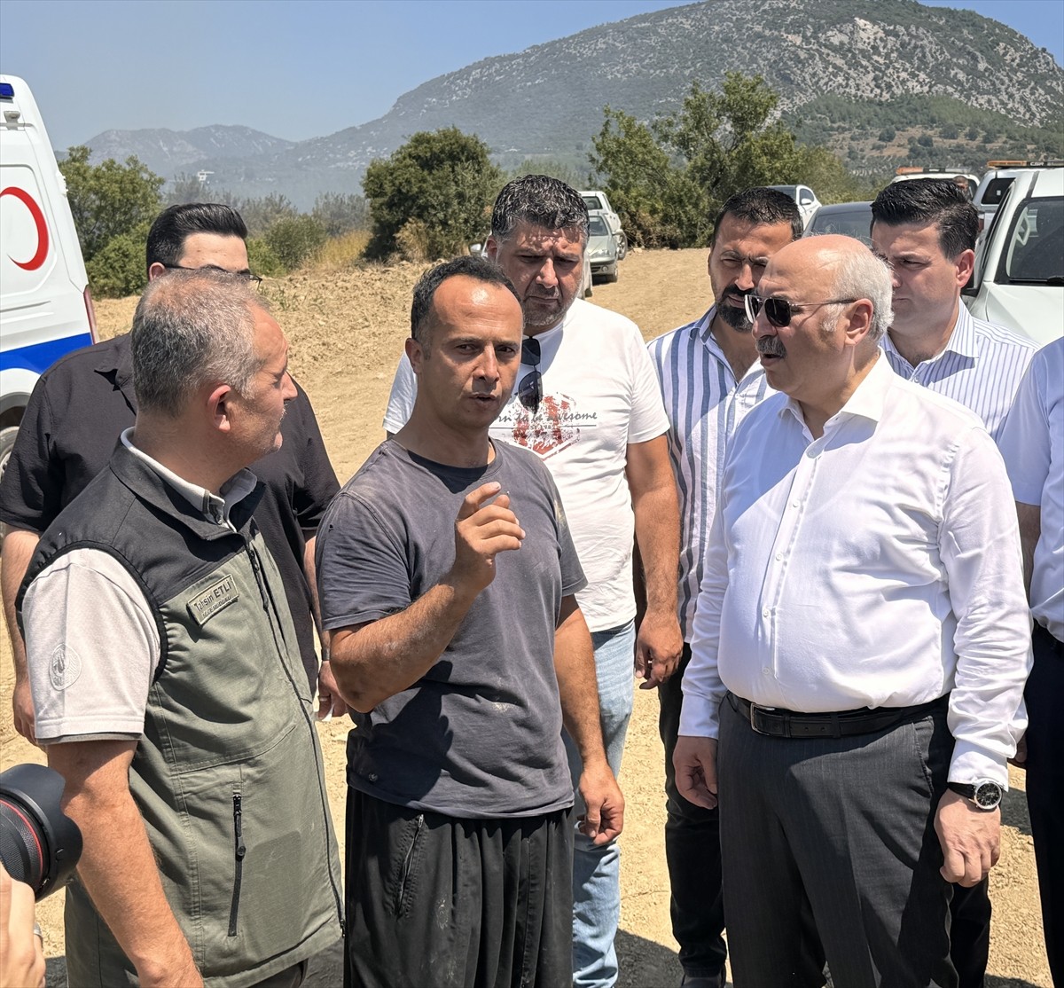 Adana'nın Kozan ilçesinde çıkan orman yangınına karadan ve havadan müdahale ediliyor. Adana Valisi...