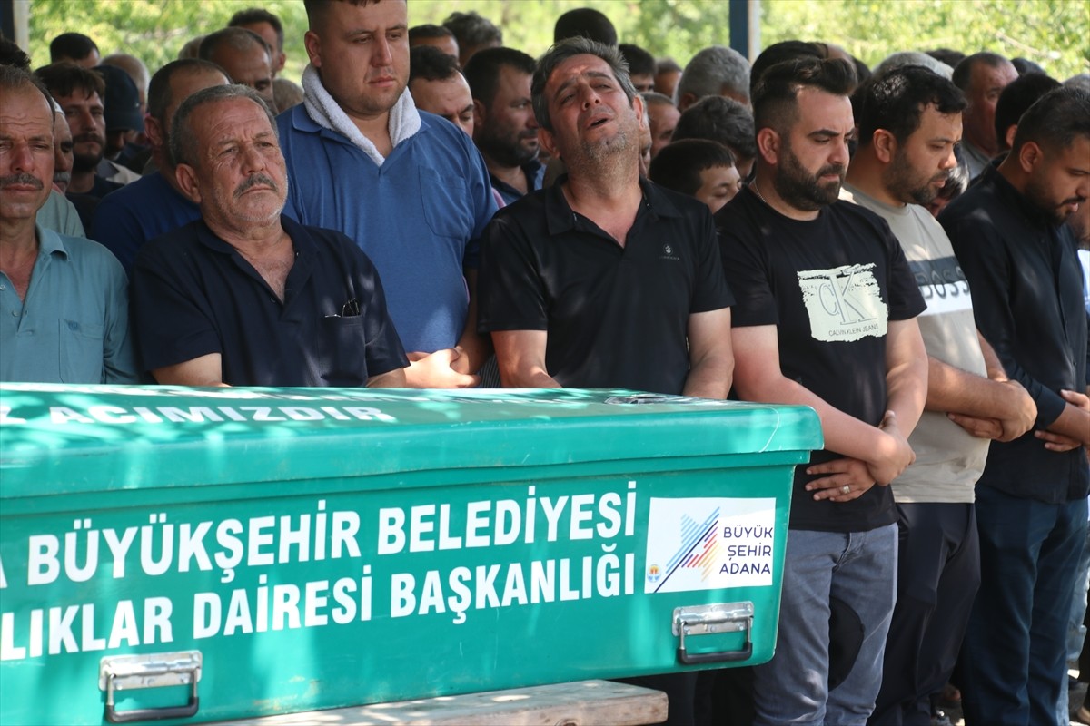 Adana'nın merkez Çukurova ilçesinde, köprüden baraj gölüne düşen otomobilde hayatını kaybeden...