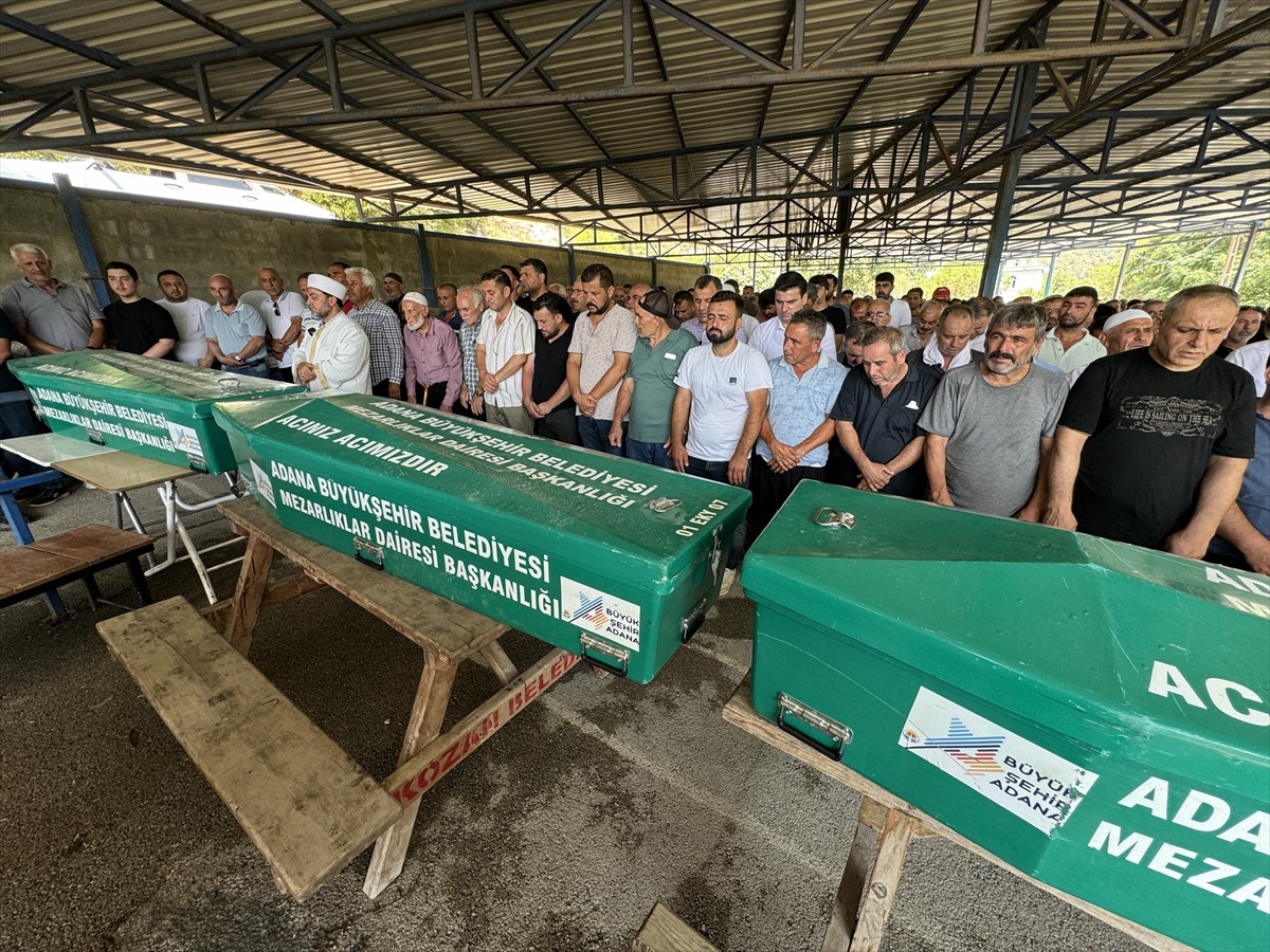 Adana'nın merkez Çukurova ilçesinde, köprüden baraj gölüne düşen otomobilde hayatını kaybeden...