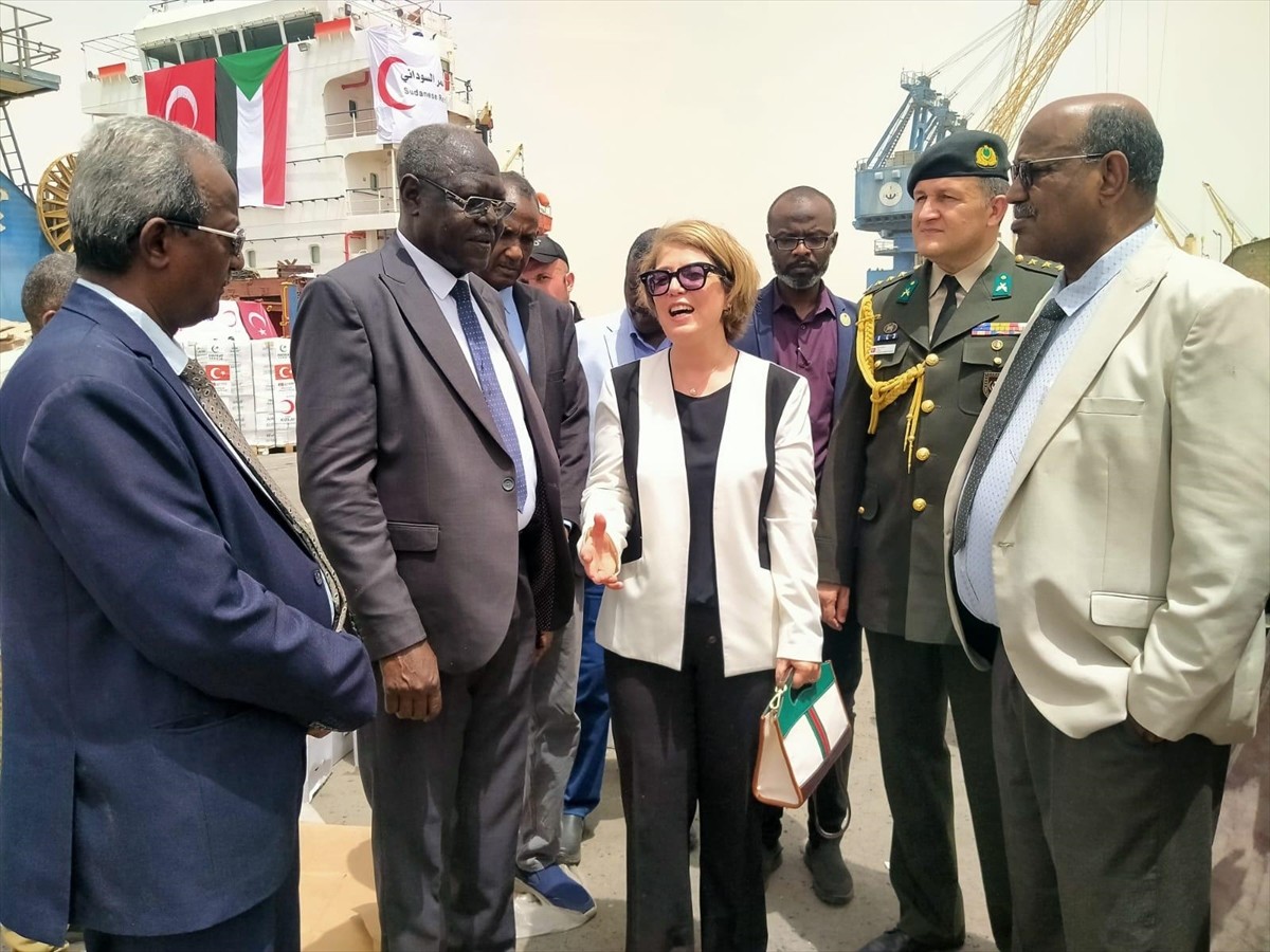 Afet ve Acil Durum Yönetimi Başkanlığı (AFAD) öncülüğünde hazırlanan 2 bin 408 tonluk insani...