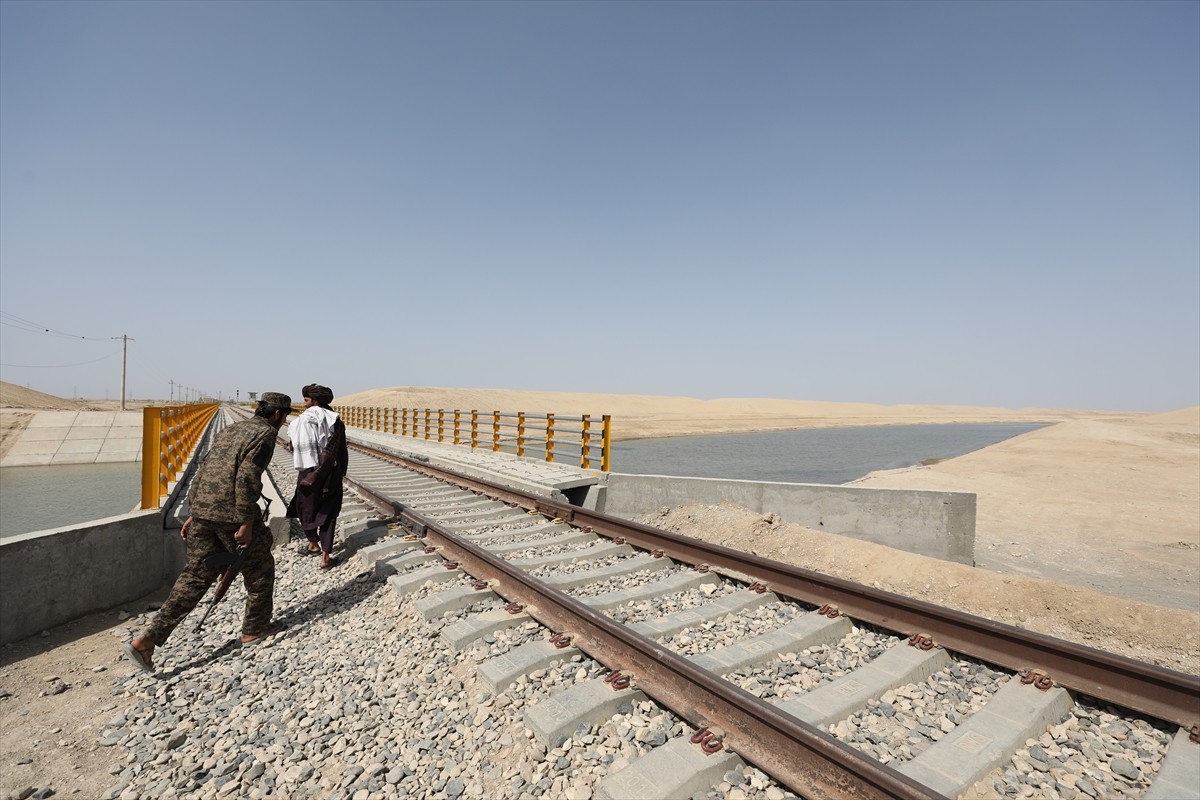 Afganistan'ın kuzeyine su getirilerek geniş çorak alanları tarım arazisine dönüştürme hedefiyle...