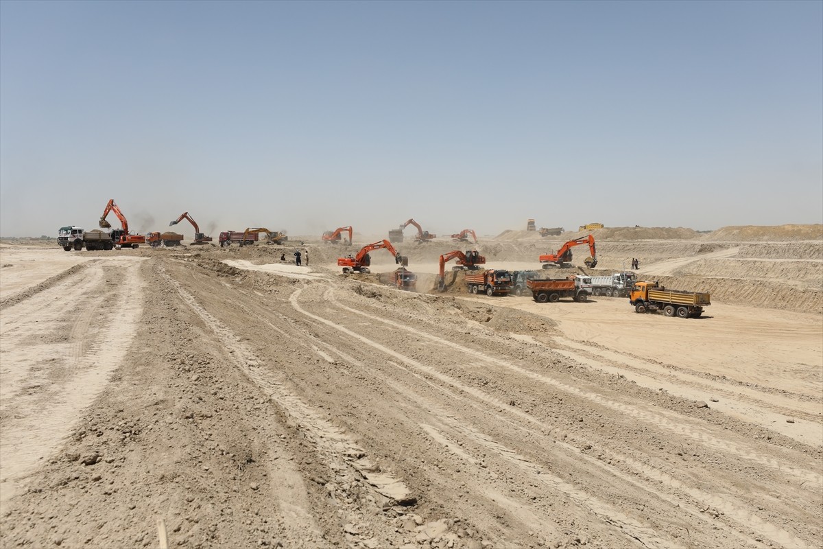 Afganistan'ın kuzeyine su getirilerek geniş çorak alanları tarım arazisine dönüştürme hedefiyle...