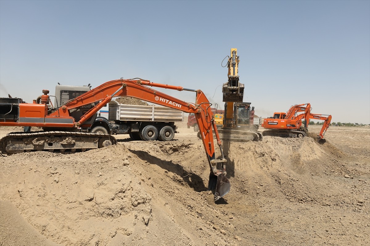 Afganistan'ın kuzeyine su getirilerek geniş çorak alanları tarım arazisine dönüştürme hedefiyle...
