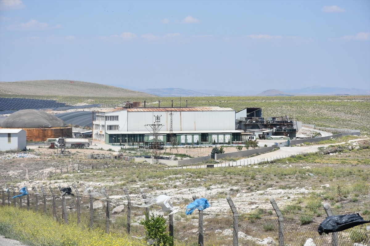 Afyonkarahisar'da bir biyogaz işletmesinde 5 işçi gazdan etkilendikleri şüphesiyle hastanede...