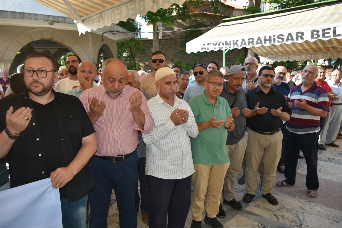 Afyonkarahisar'da da Sivil Toplum Kuruluşları Platformu üyeleri, İran'ın başkenti Tahran'da...