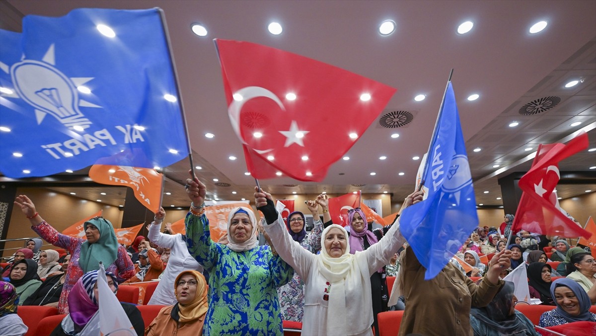 AK Parti Ankara İl Başkanlığınca, Sincan Belediyesi Lale Konferans Salonu'nda Daraltılmış Mahalle...