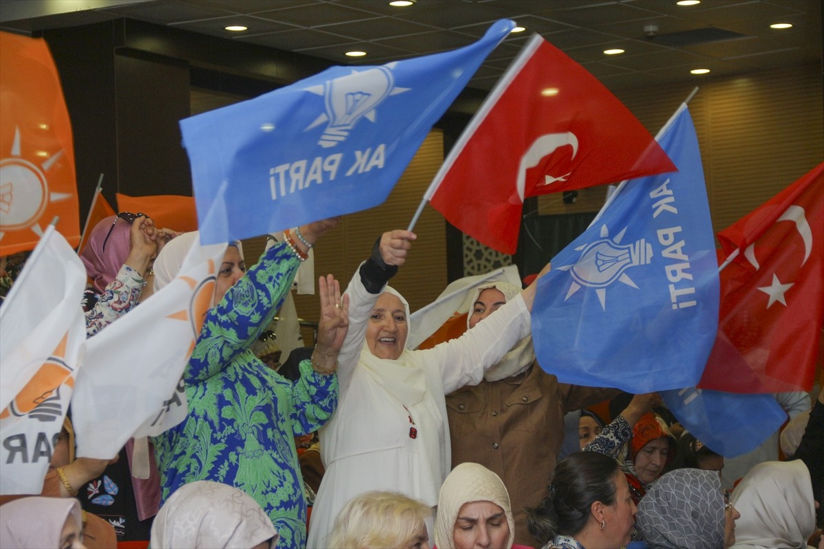 AK Parti Ankara İl Başkanlığınca, Sincan Belediyesi Lale Konferans Salonu'nda Daraltılmış Mahalle...