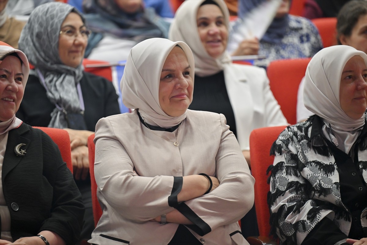 AK Parti Ankara İl Başkanlığınca, Sincan Belediyesi Lale Konferans Salonu'nda Daraltılmış Mahalle...