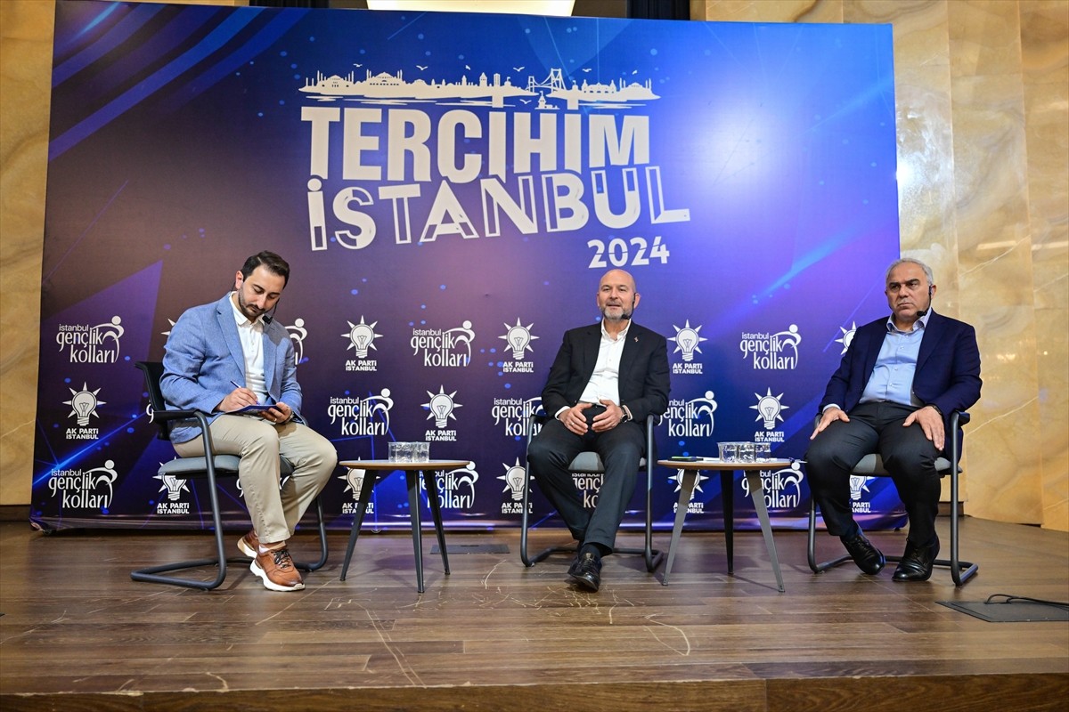 AK Parti İstanbul İl Gençlik Kolları Başkanlığınca üniversite tercihi yapacak öğrencilere meslek...