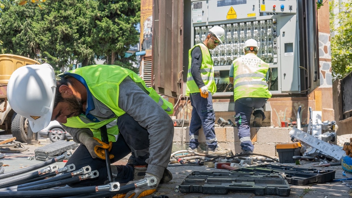 Akdeniz Elektrik Dağıtım AŞ'nin (AEDAŞ) hizmet bölgesinde, hava sıcaklıkları, yüksek nem ve klima...