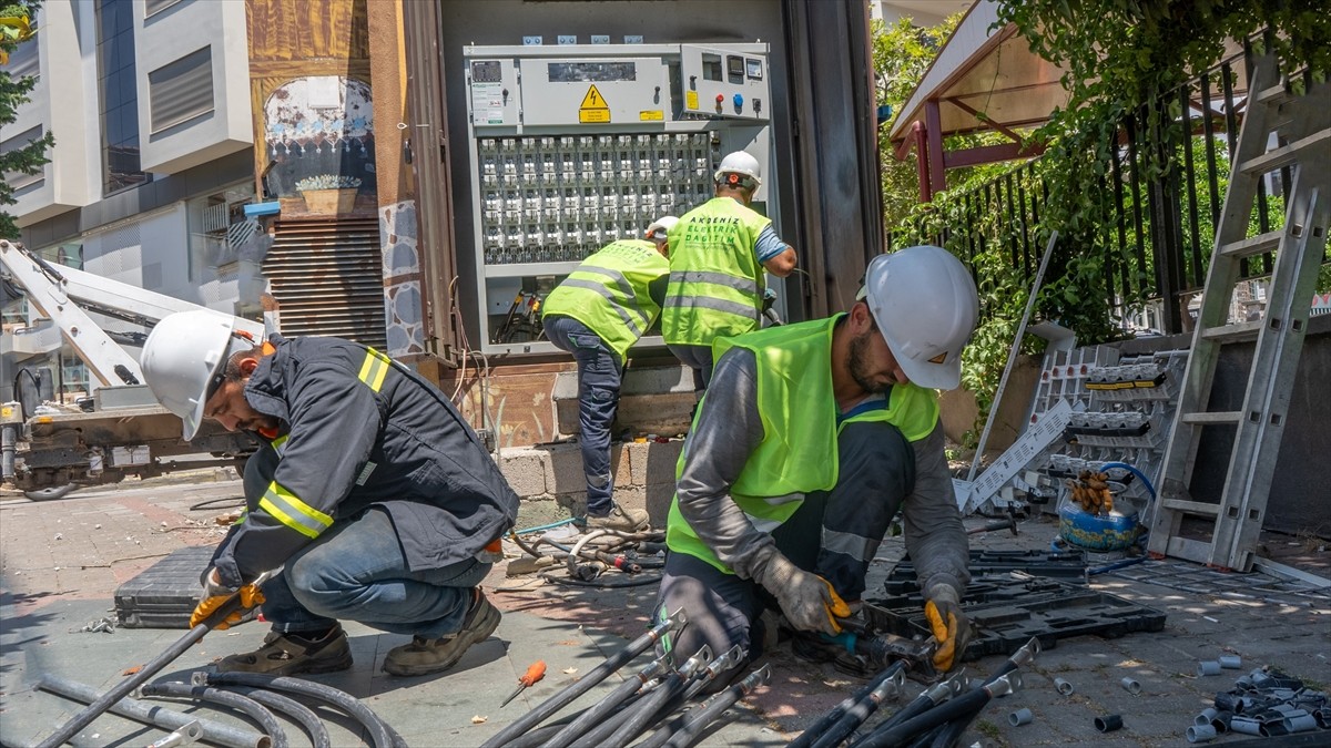 Akdeniz Elektrik Dağıtım AŞ'nin (AEDAŞ) hizmet bölgesinde, hava sıcaklıkları, yüksek nem ve klima...