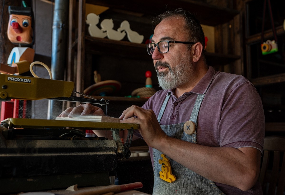Anadolu Ajansının (AA) "Mesleklerin Son Temsilcileri" başlıklı dosyasının dördüncü ve son...