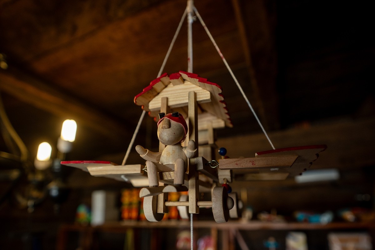 Anadolu Ajansının (AA) "Mesleklerin Son Temsilcileri" başlıklı dosyasının dördüncü ve son...