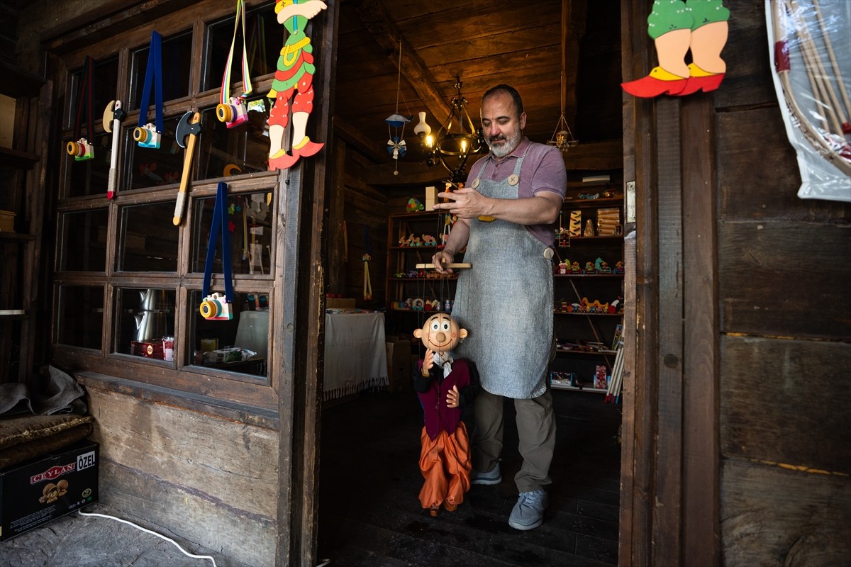 Anadolu Ajansının (AA) "Mesleklerin Son Temsilcileri" başlıklı dosyasının dördüncü ve son...