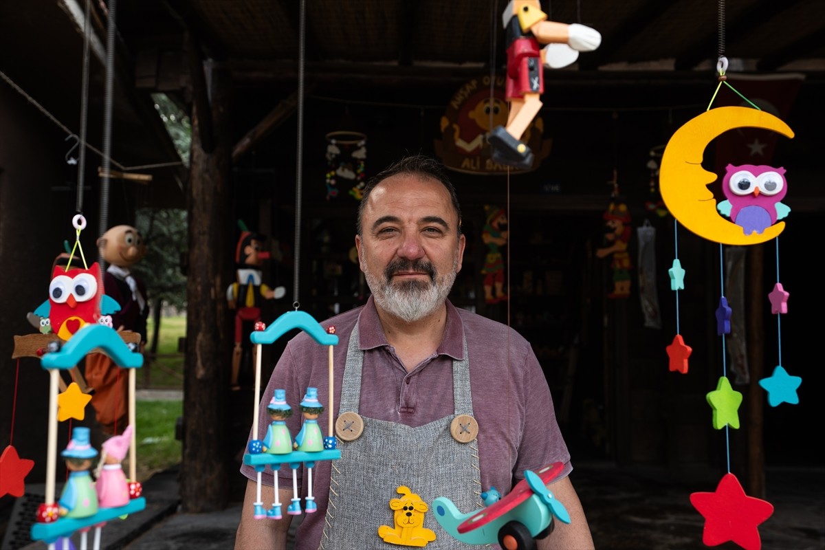 Anadolu Ajansının (AA) "Mesleklerin Son Temsilcileri" başlıklı dosyasının dördüncü ve son...