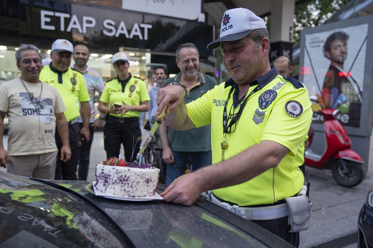 Ankara Trafik Denetleme Şube Müdürlüğünde görevli polis memuru Kenan Üstüner, 31 yıllık meslek...