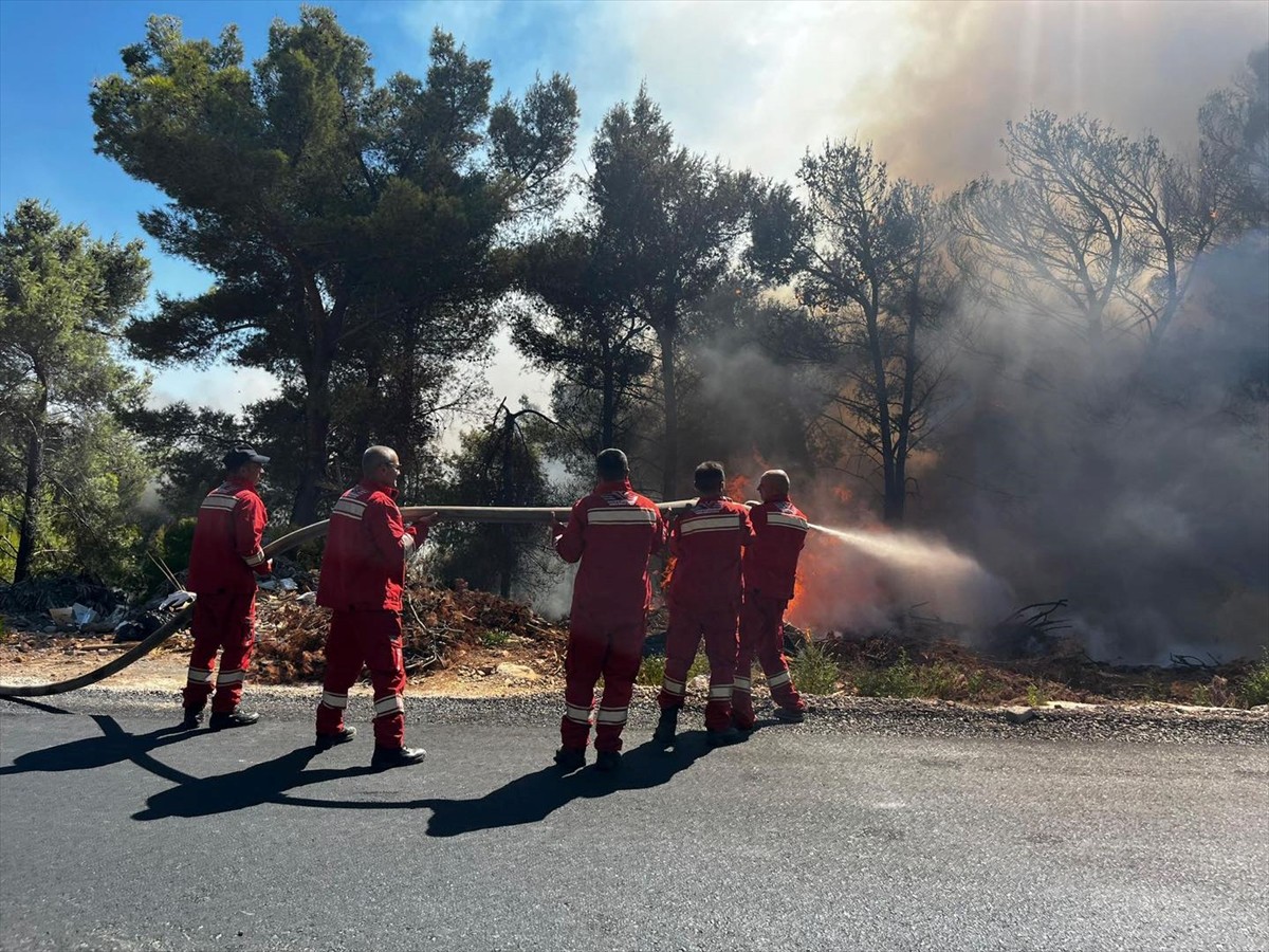 Arnavutluk'un Leş (Lezha) iline bağlı Şingin ilçesindeki (Shengjin) oteller ile yerleşim yerlerine...