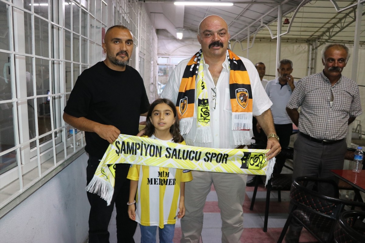 Atlanta 1996 Olimpiyatları'nda şampiyon olan eski milli güreşçi Mahmut Demir (sağda), Paris 2024...