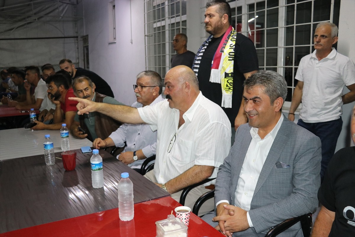 Atlanta 1996 Olimpiyatları'nda şampiyon olan eski milli güreşçi Mahmut Demir (sağda), Paris 2024...