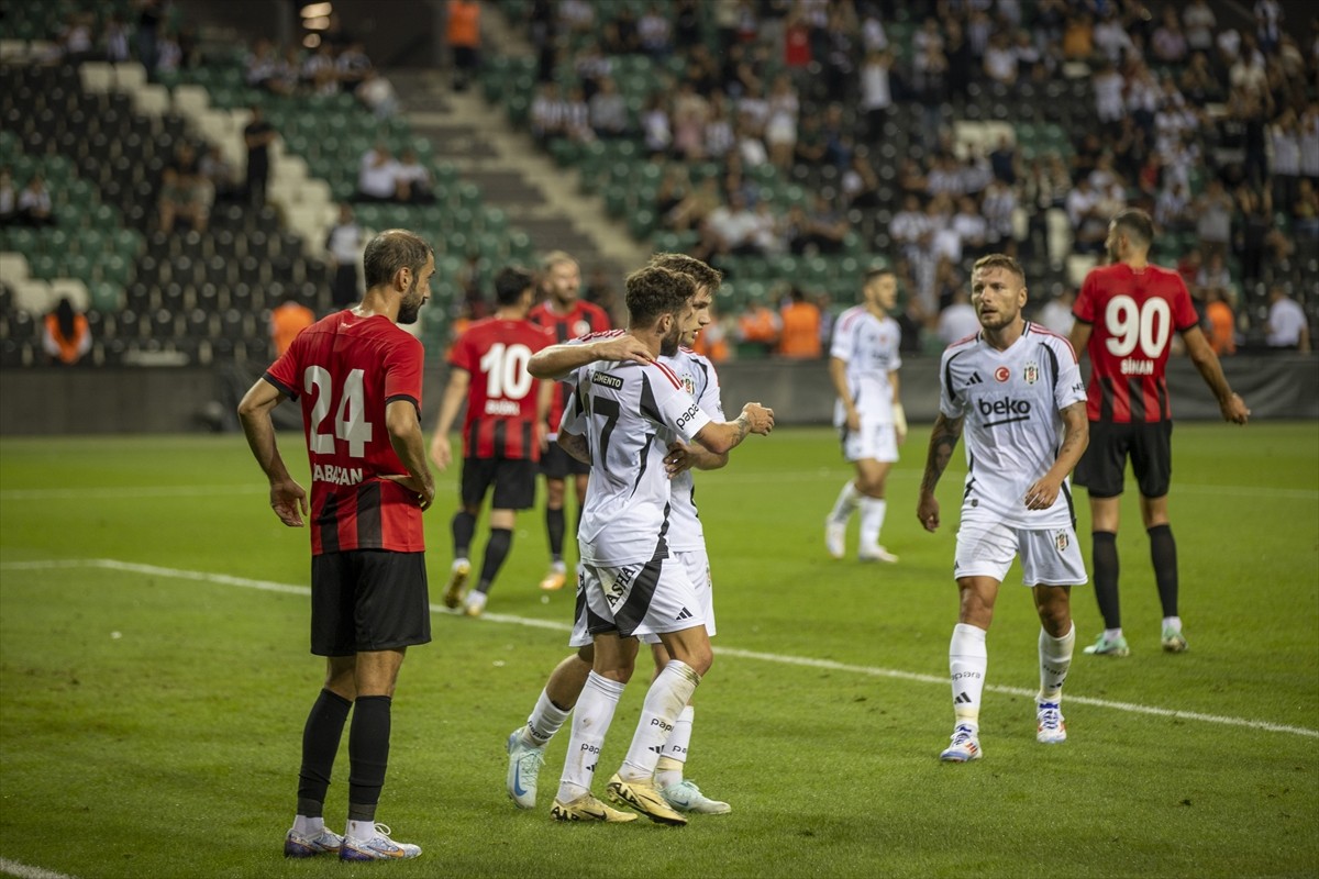 Beşiktaş Futbol Takımı, hazırlık maçında Gençlerbirliği ile Kocaeli Yıldız Entegre Stadı'nda...