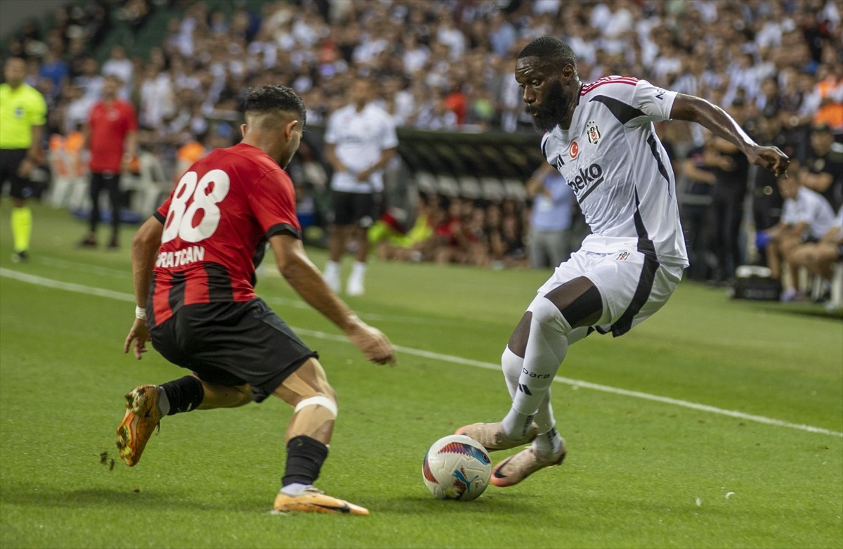 Beşiktaş Futbol Takımı, hazırlık maçında Gençlerbirliği ile Kocaeli Yıldız Entegre Stadı'nda...