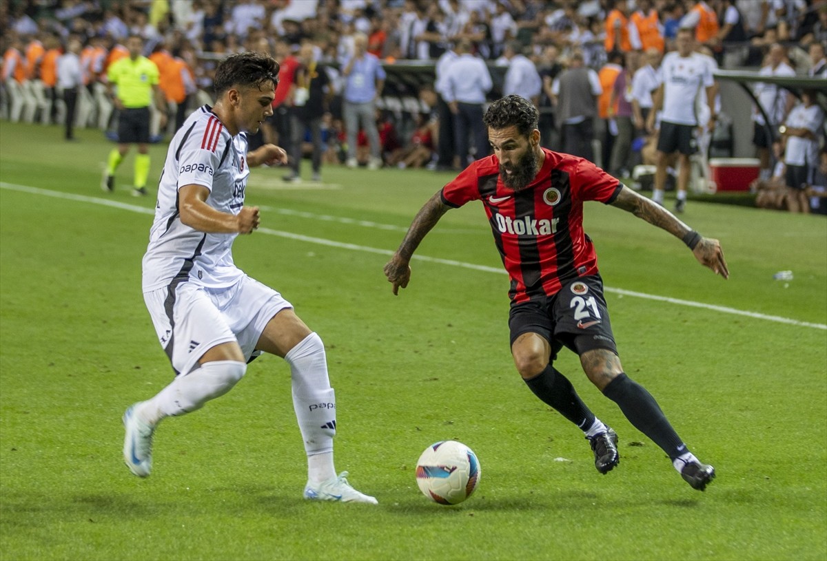 Beşiktaş Futbol Takımı, hazırlık maçında Gençlerbirliği ile Kocaeli Yıldız Entegre Stadı'nda...