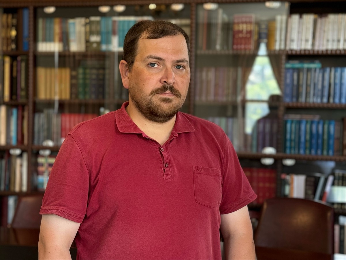 Beşir Ağa Kütüphanesi'nin koleksiyonundan yaklaşık 250 yıl önce kaybolan el yazması eser, ait...