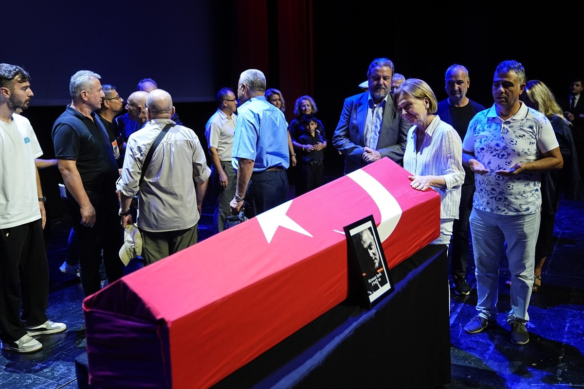Beyin kanaması sonucu 10 yıldır komada olan ve hayatını kaybeden tiyatro sanatçısı ve sunucu Kenan...