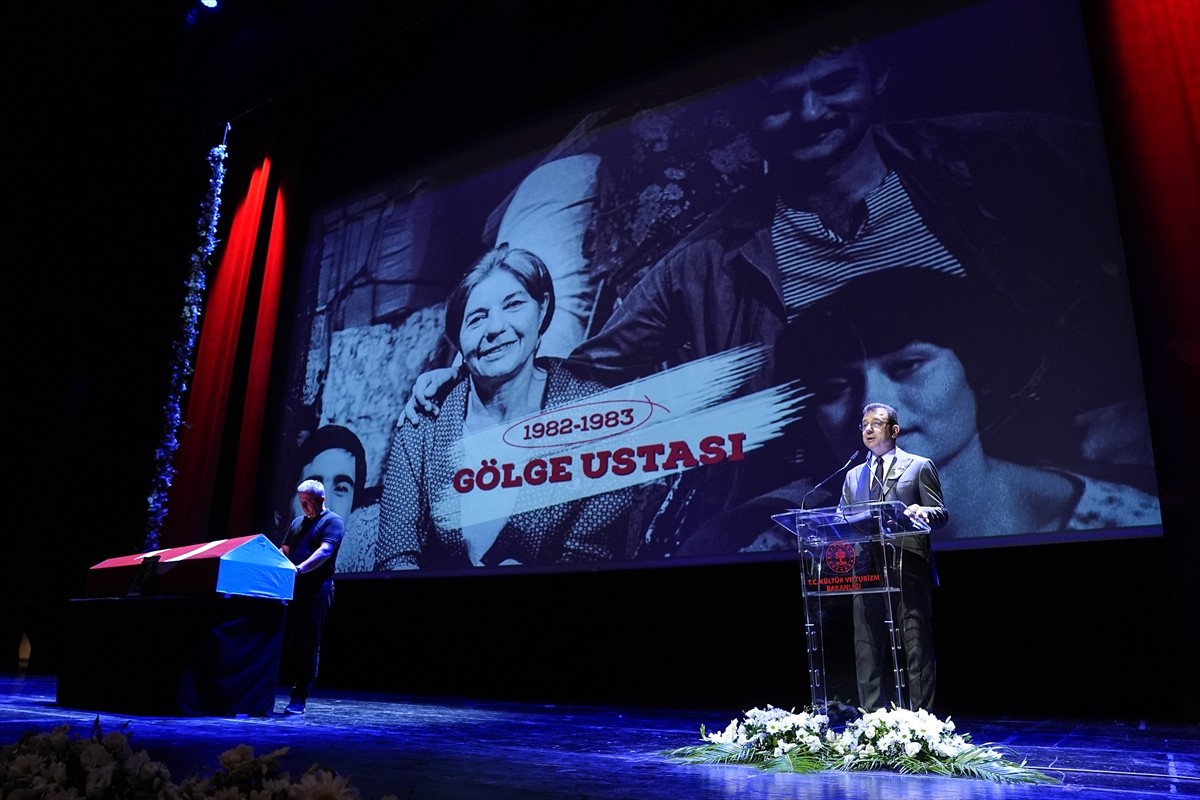 Beyin kanaması sonucu 10 yıldır komada olan ve hayatını kaybeden tiyatro sanatçısı ve sunucu Kenan...