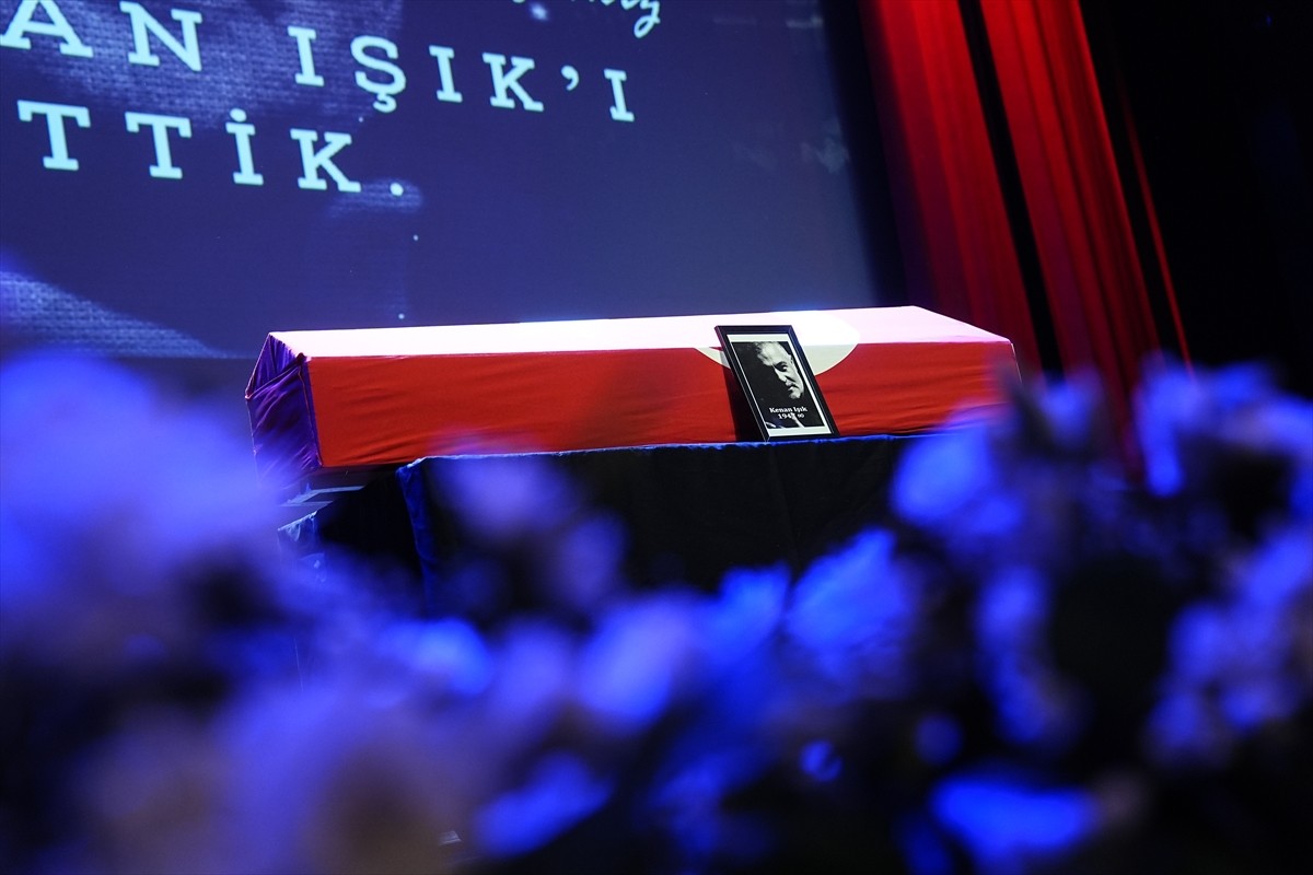 Beyin kanaması sonucu 10 yıldır komada olan ve hayatını kaybeden tiyatro sanatçısı ve sunucu Kenan...