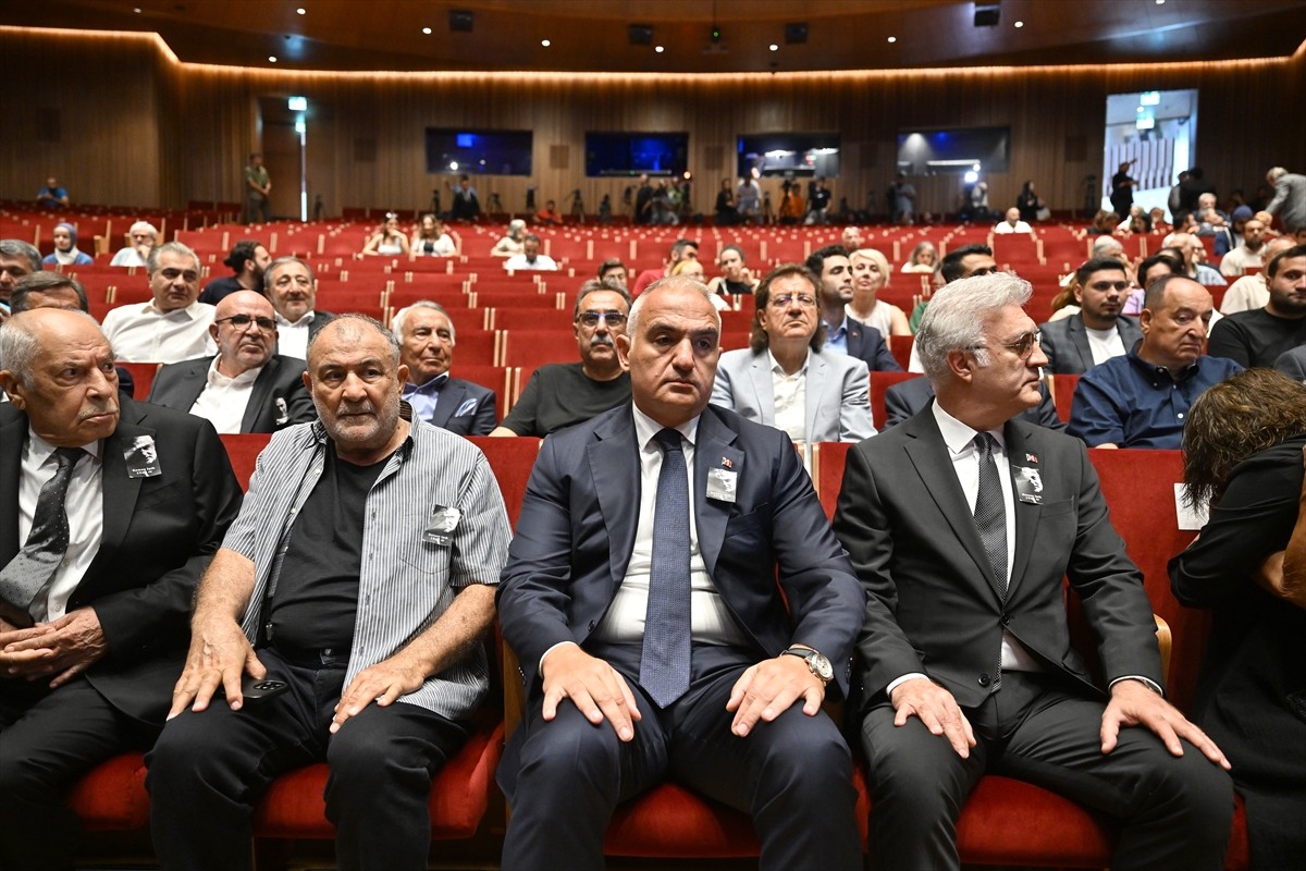 Beyin kanaması sonucu 10 yıldır komada olan ve hayatını kaybeden tiyatro sanatçısı ve sunucu Kenan...