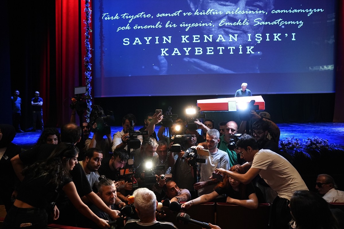 Beyin kanaması sonucu 10 yıldır komada olan ve hayatını kaybeden tiyatro sanatçısı ve sunucu Kenan...