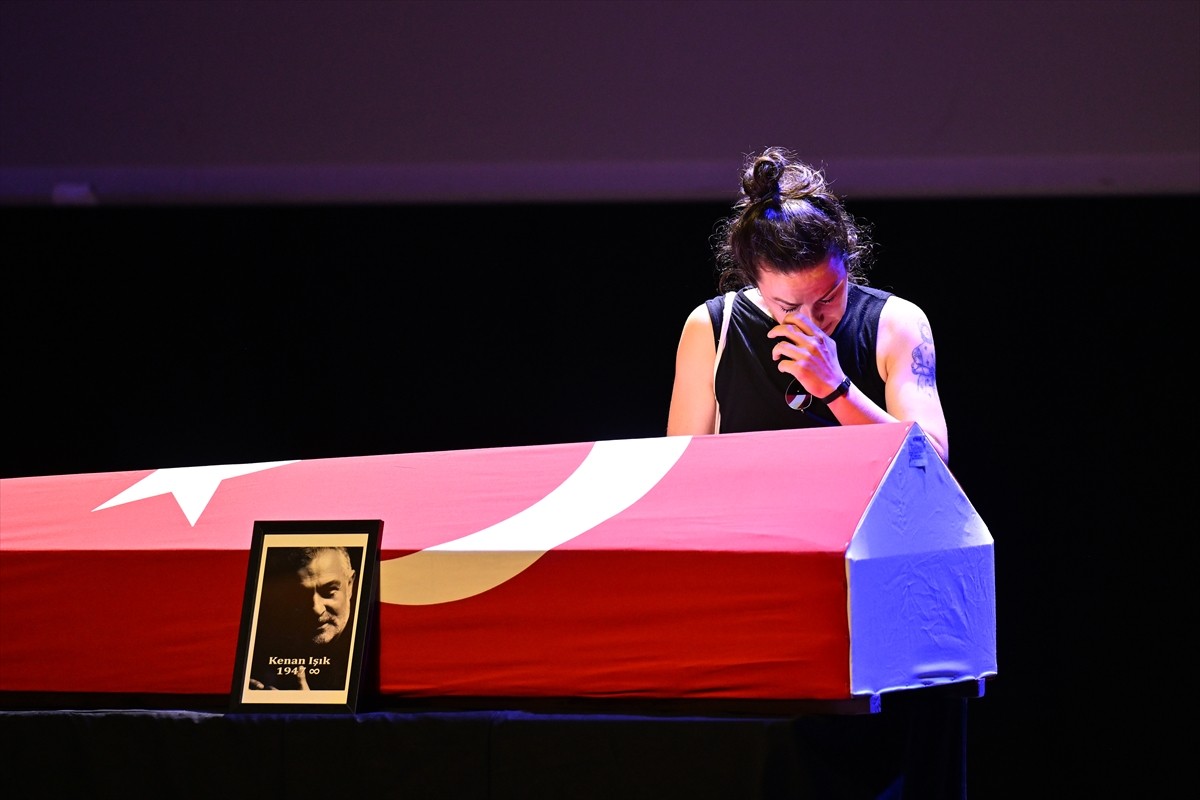 Beyin kanaması sonucu 10 yıldır komada olan ve hayatını kaybeden tiyatro sanatçısı ve sunucu Kenan...