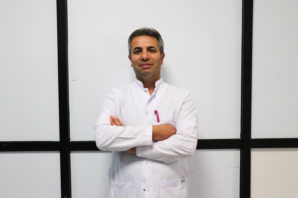 Bitlis'in Tatvan ilçesinde diş ağrısı şikayetiyle kaldırıldığı Van'daki hastanede diş iltihabına...