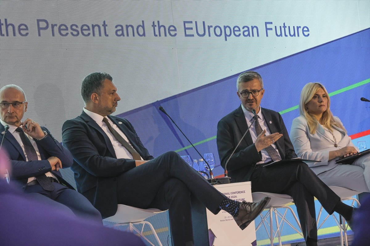 Bosna Hersek'in Mostar şehrinde, Mostar Köprüsü'nün yeniden inşasının 20'nci yılı dolayısıyla...