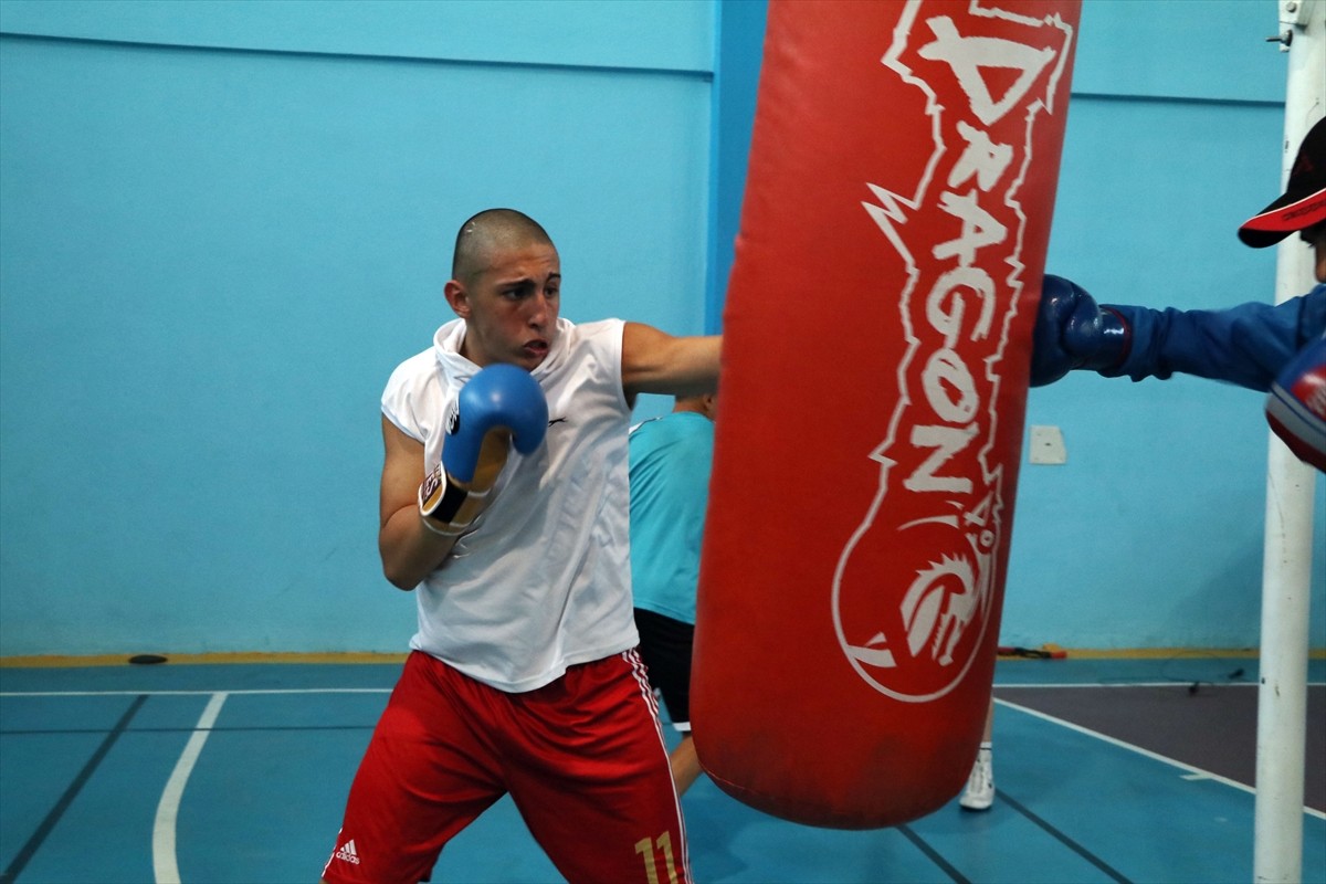 Bosna Hersek'te 1-11 Ağustos'ta düzenlenecek Avrupa Şampiyonası'na Çankırı'da hazırlanan Üst Minik...