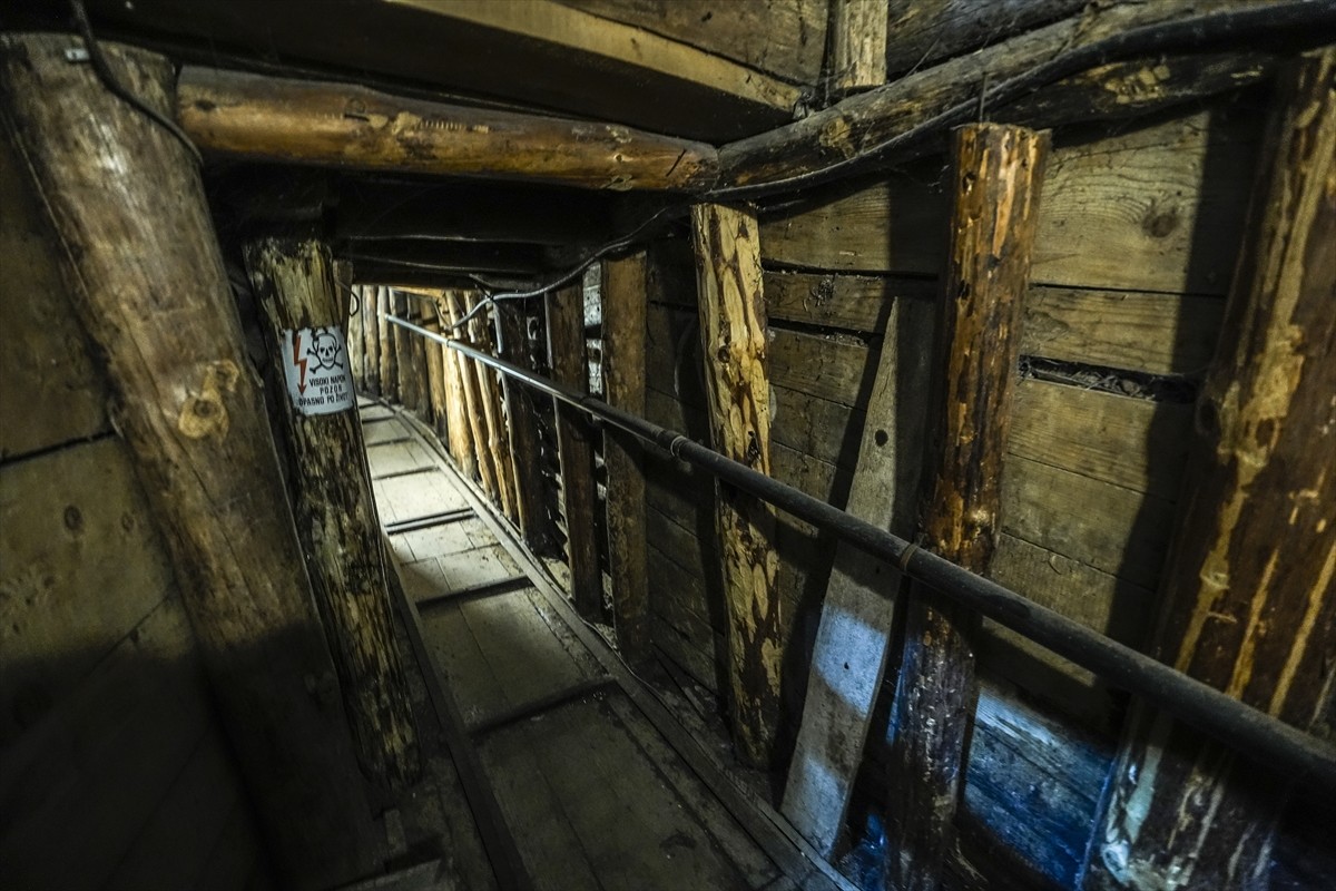 Bosna Hersek'te 1992-1995'teki savaşta kuşatma altında tutulan başkent Saraybosna'nın "dünyaya...