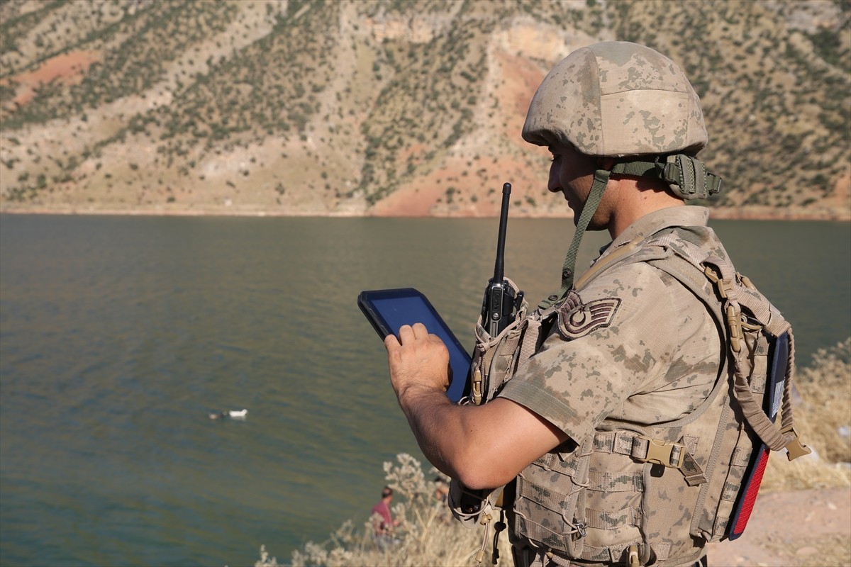 Bunaltıcı sıcakların yaşandığı yaz aylarında sulama kanalları, nehirler ve göletlerde yaşanan...