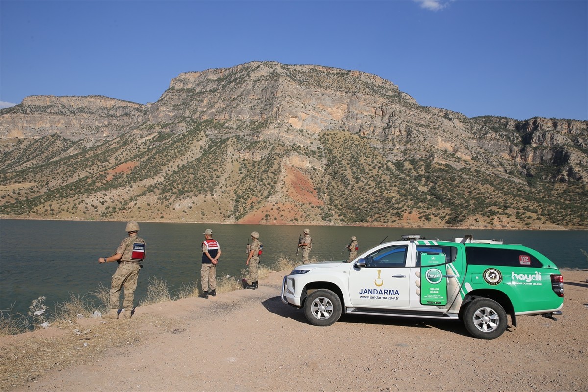 Bunaltıcı sıcakların yaşandığı yaz aylarında sulama kanalları, nehirler ve göletlerde yaşanan...