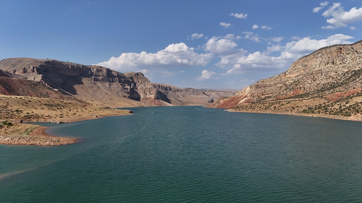 Bunaltıcı sıcakların yaşandığı yaz aylarında sulama kanalları, nehirler ve göletlerde yaşanan...
