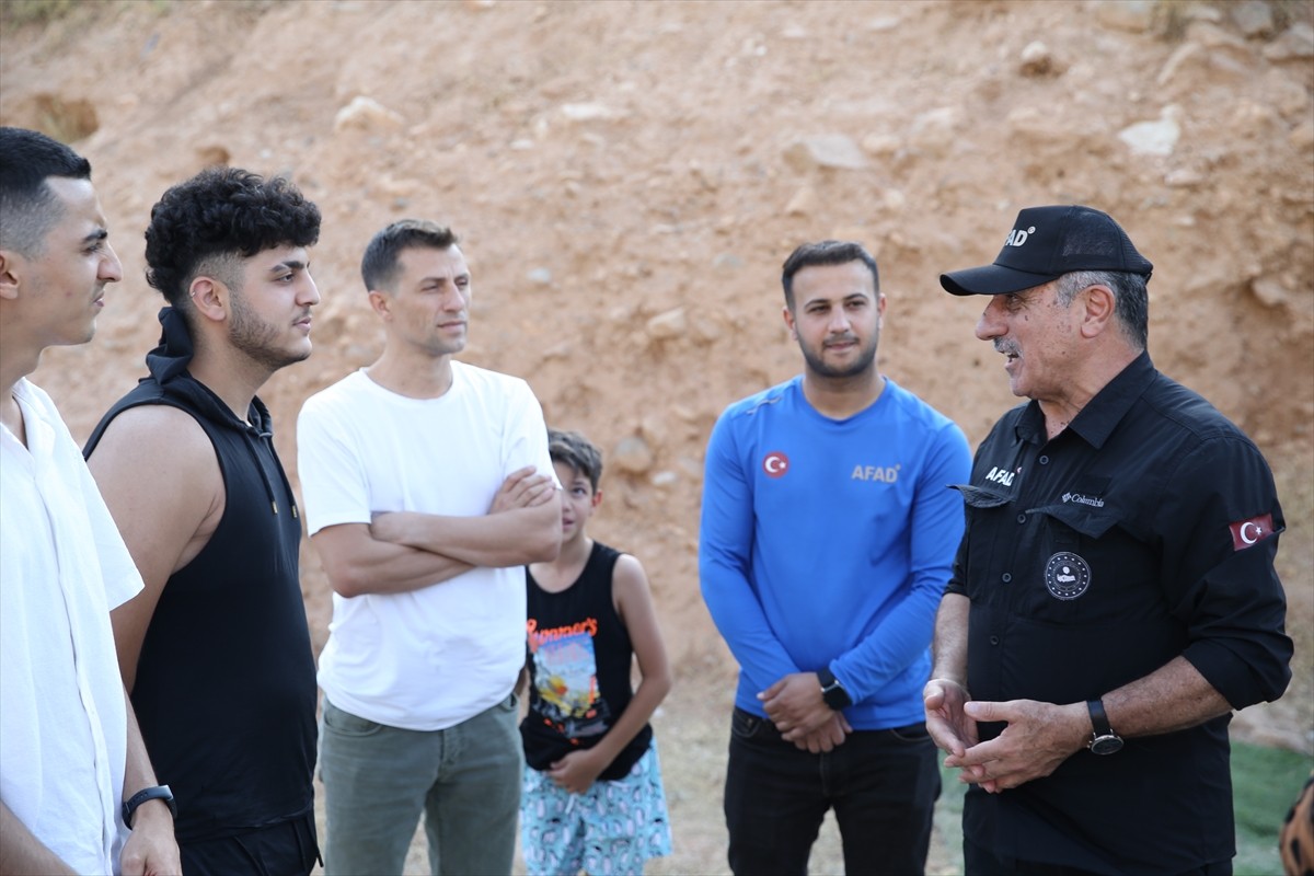 Bunaltıcı sıcakların yaşandığı yaz aylarında sulama kanalları, nehirler ve göletlerde yaşanan...