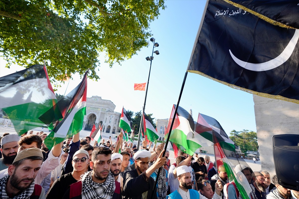 Büyük Doğu Akıncıları Fikir Sanat ve Dayanışma Derneği öncülüğünde bir araya gelen bazı sivil...