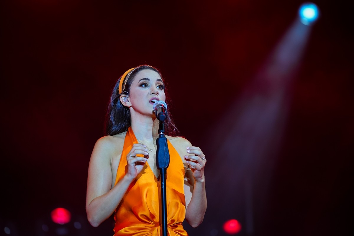 Caz, blues, pop, funk ve elektronik müziği modern tınılarla buluşturan piyanist, besteci, söz...