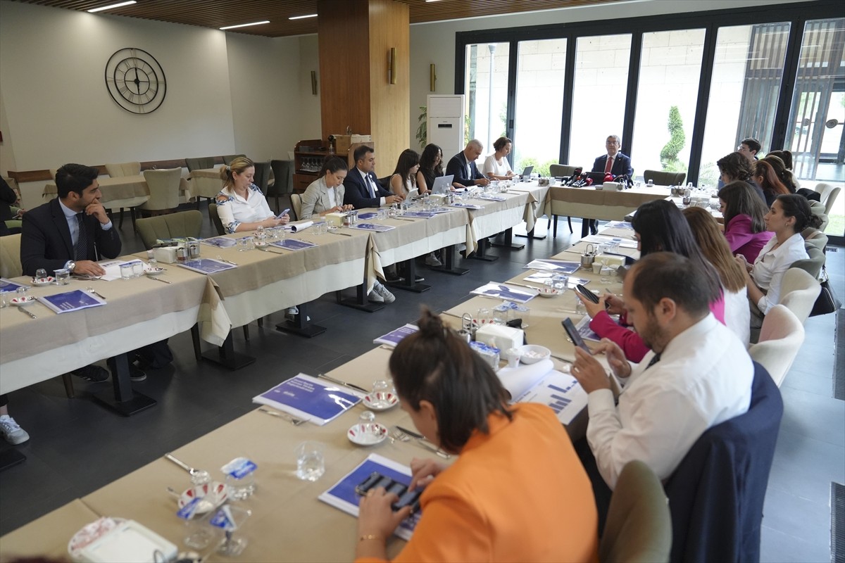 CHP Grup Başkanvekili Gökhan Günaydın, parlamento muhabirleriyle bir araya gelerek "Genel Seçim...