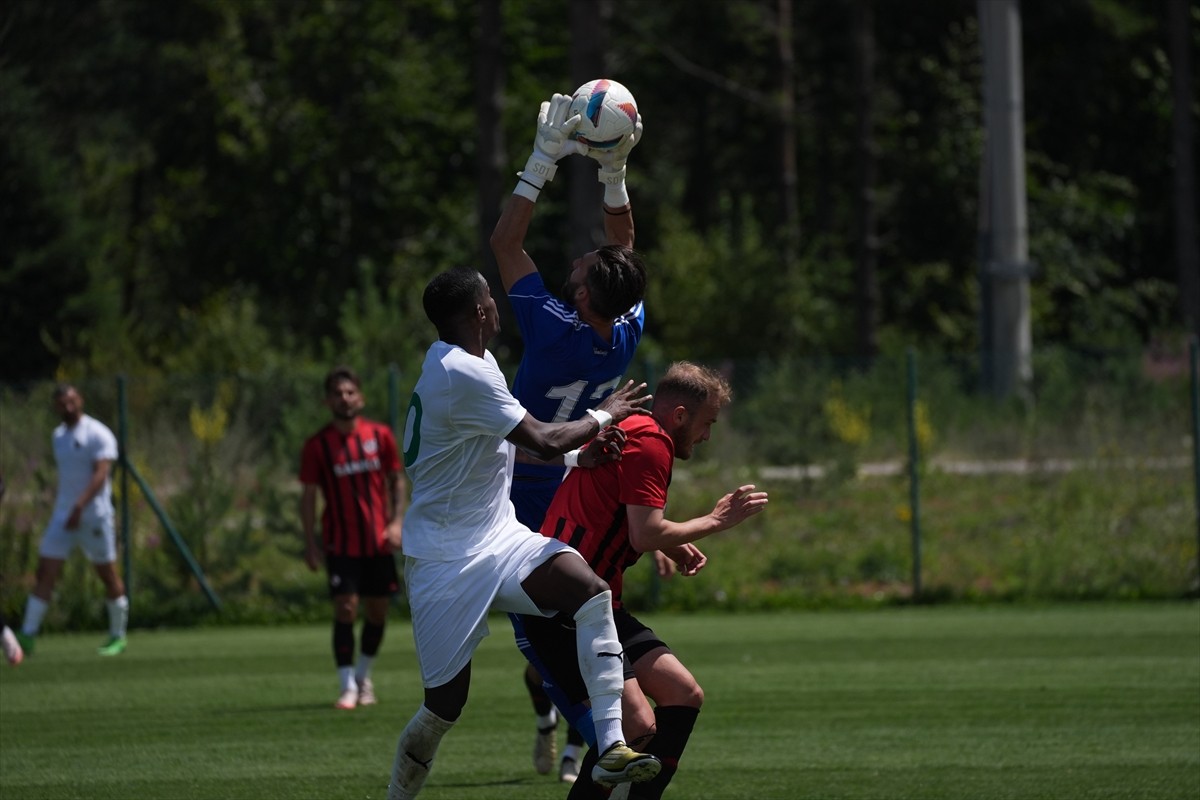 Corendon Alanyaspor, hazırlık maçında Gaziantep FK ile karşılaştı. Gaziantep FK'lı futbolcu Kacper...