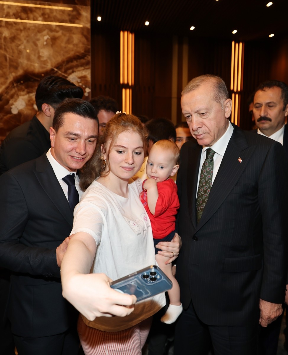 Cumhurbaşkanı ve AK Parti Genel Başkanı Recep Tayyip Erdoğan, partisinin Rize İl Teşkilatı...