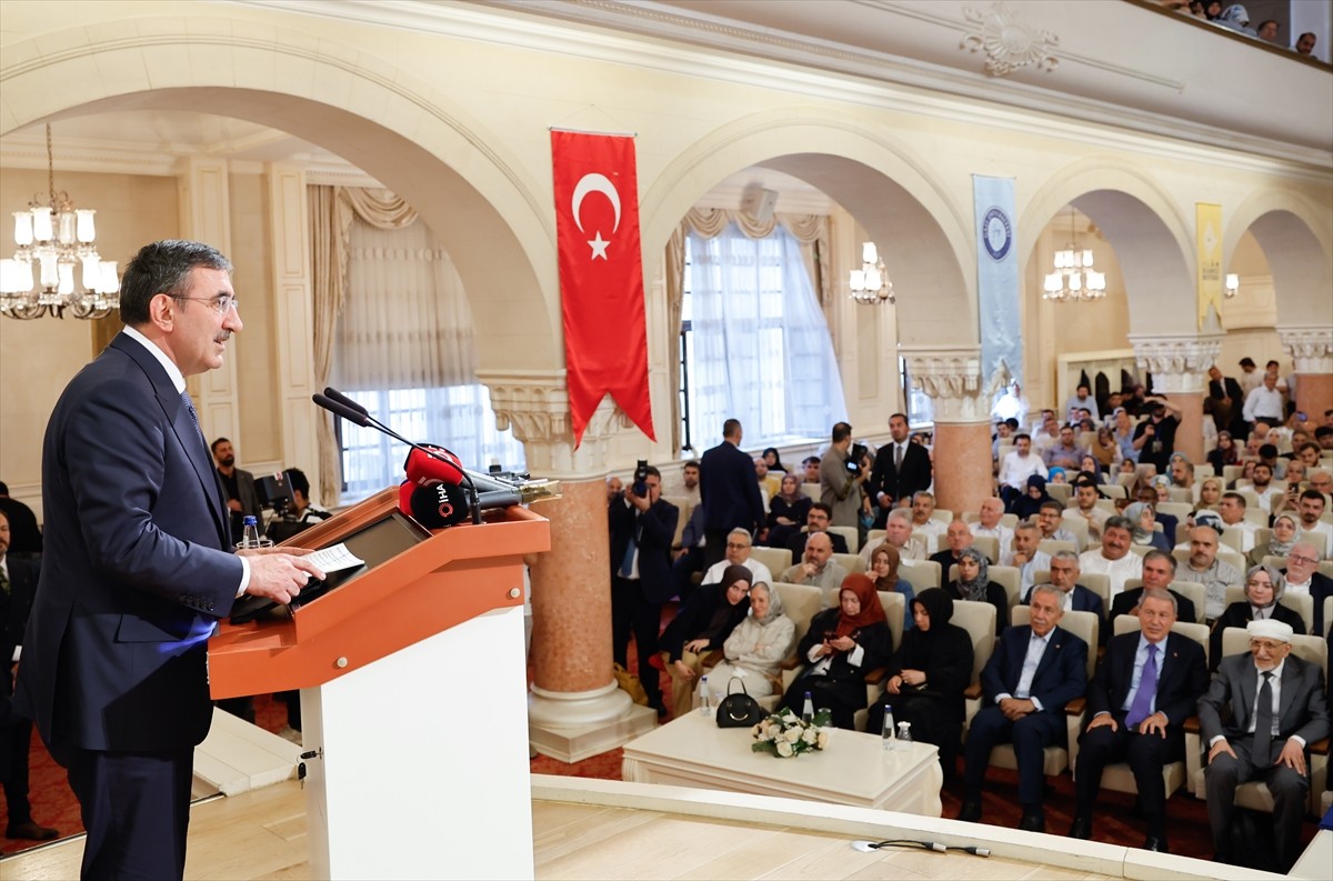 Cumhurbaşkanı Yardımcısı Cevdet Yılmaz, Gazi Üniversitesi Rektörlüğü'nde düzenlenen "Müslümanca...