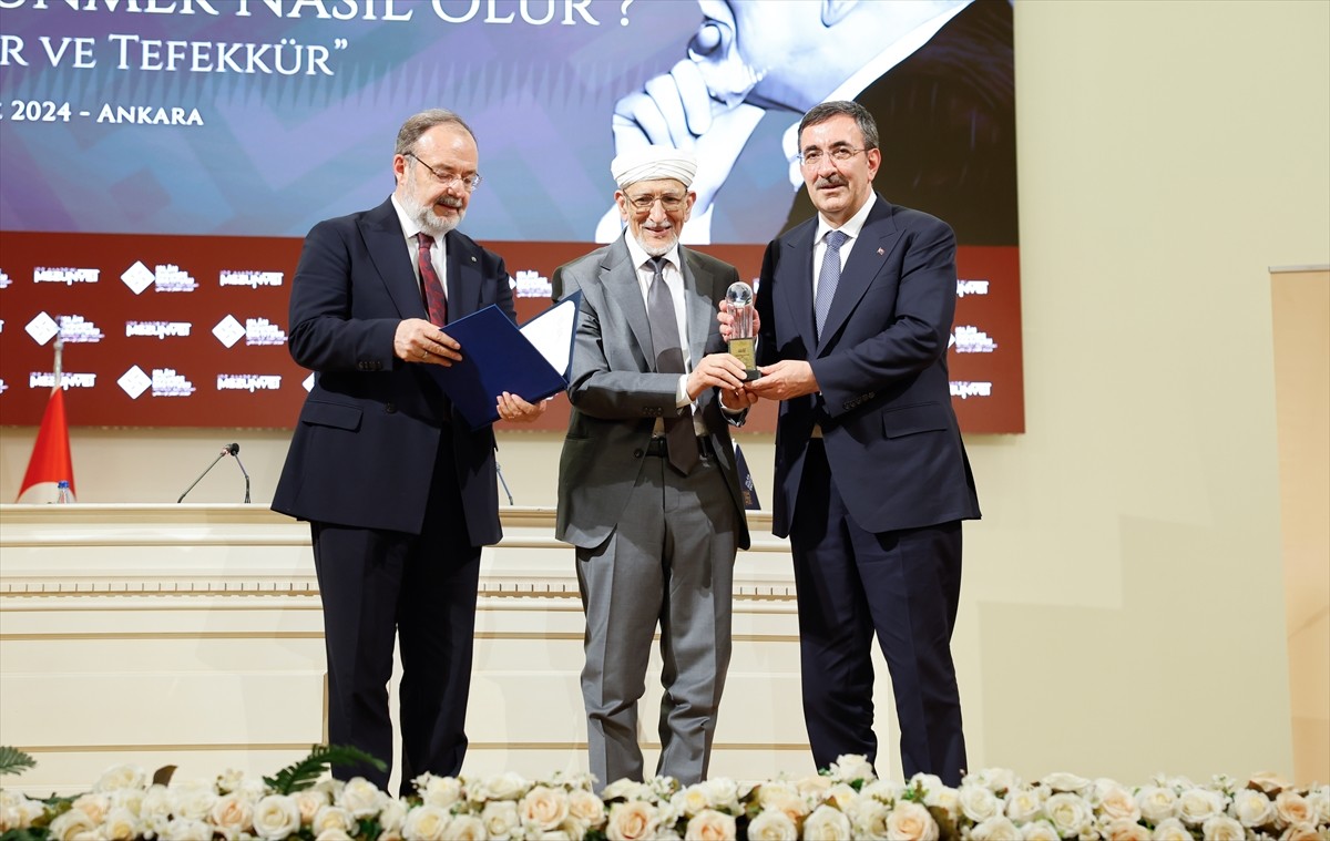 Cumhurbaşkanı Yardımcısı Cevdet Yılmaz, Gazi Üniversitesi Rektörlüğü'nde düzenlenen "Müslümanca...