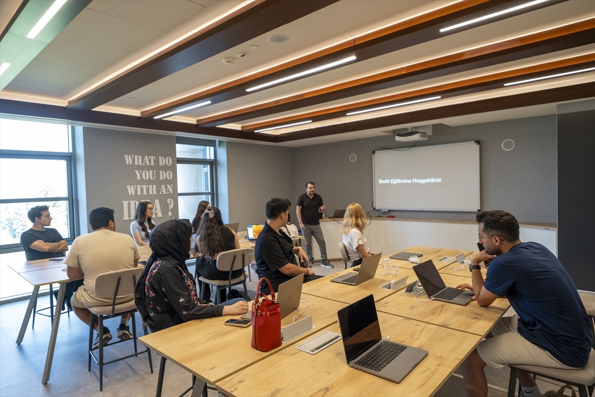Cumhurbaşkanlığı Dijital Dönüşüm Ofisi koordinasyonunda Cumhurbaşkanlığı Millet Kütüphanesi'nde...